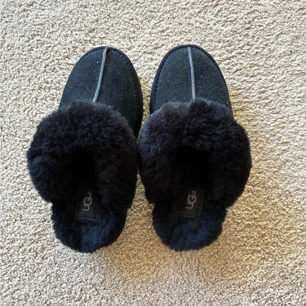UGG Women's Black Fluffy Slippers